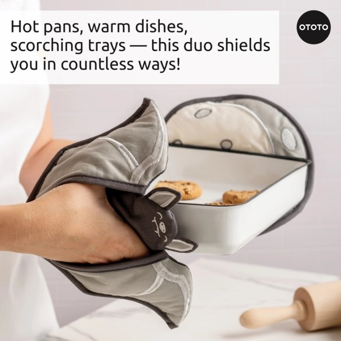 Batlicious Oven Mitt and Pot Holders Set